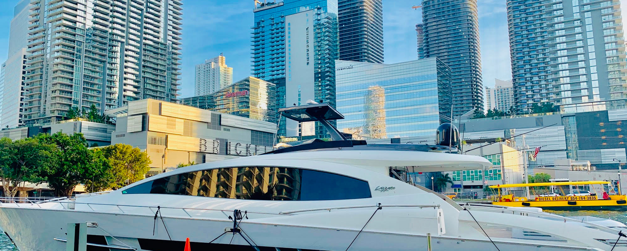 Yacht in Brickell City Centre